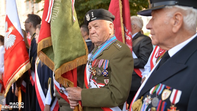 Rolnictwo jest solą państwa polskiego - mówił podczas dożynek w Gryfinie arcybiskup Andrzej Dzięga, metropolita szczecińsko-kamieński. Fot. Łukasz Szełemej [Radio Szczecin] "Co może żołnierz i co może rycerz, jeśli głodnym pozostanie?!" [DUŻO ZDJĘĆ]
