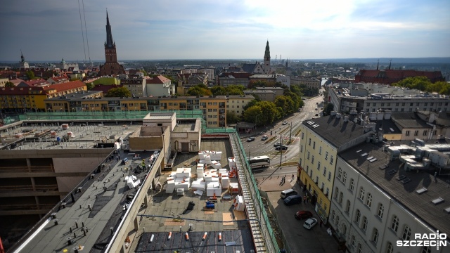 Widok na Szczecin z tarasu Posejdona. Fot. Kamila Kozioł [Radio Szczecin] Spacer 40 metrów nad Szczecinem. Byliśmy na tarasie Posejdona [ZDJĘCIA]