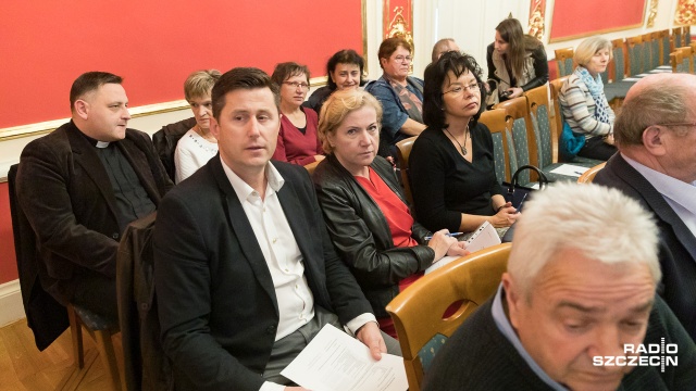 Debata "Bezpieczny Senior - Aktywnie i Bezpiecznie". Fot. Robert Stachnik [Radio Szczecin] Wciąż wielu seniorów pada ofiarami oszustów [ZDJĘCIA]