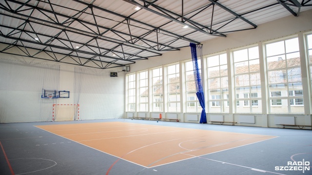 Przeciekający dach sali sportowej, która niedawno przeszła remont, nadal przecieka. Tak wygląda sytuacja w Zespole Szkolno-Przedszkolnym w Cedyni.
