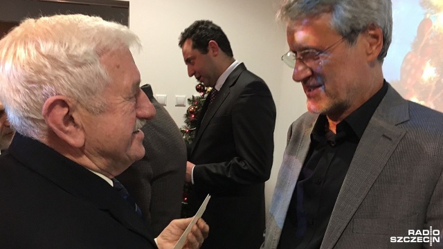 Różniliśmy się, widzieliśmy różne drogi do wolności, ale byliśmy jednością. Dziś powinniśmy do tego powrócić - mówił ksiądz Waldemar Szczurowski, podczas wigilii byłych opozycjonistów w szczecińskim Instytucie Pamięci Narodowej.
