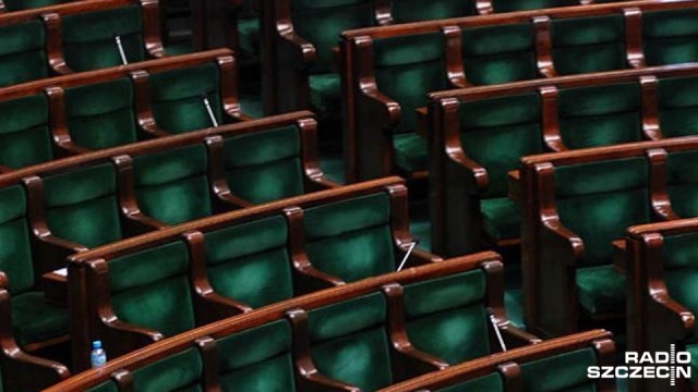 Troje posłów zostało wykluczonych w Platformy Obywatelskiej za złamanie dyscypliny w głosowaniach nad obywatelskimi projektami komitetów Ratujmy Kobiety 2017 i Zatrzymaj aborcję. Klub miał głosować za skierowaniem pierwszego projektu do dalszych prac i za odrzuceniem drugiego projektu w pierwszym czytaniu.