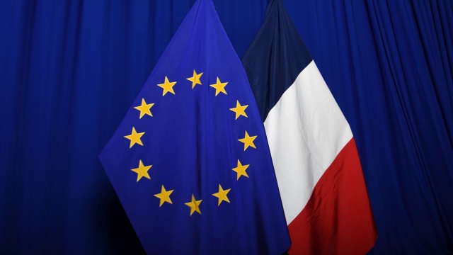 Szef francuskiego MSW zapowiedział, że nie ustąpi pod wpływem krytyki wobec projektu nowego prawa dotyczącego przyznawania azylu politycznego. Propozycję rządu krytykują stowarzyszenia obrony praw człowieka i część francuskich intelektualistów.