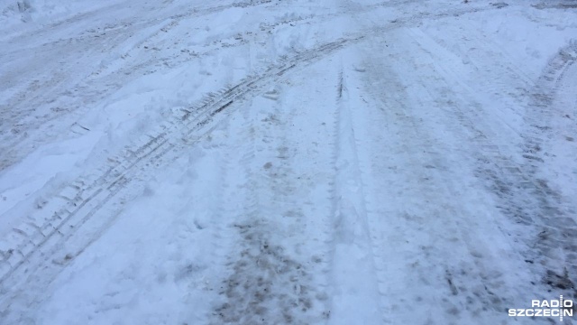 Według informacji Generalnej Dyrekcji Dróg Krajowych i Autostrad, od rana w regionie pracuje ponad 70 pługów i solarek.