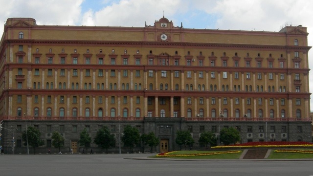 W Sankt Petersburgu Federalna Służba Bezpieczeństwa zatrzymała dwóch mężczyzn podejrzanych o przygotowywanie zamachu stanu. Według FSB są oni członkami ruchu anarchistycznego Sieć. W niedzielę pojawiły się informacje o zatrzymaniach, do których doszło kilka dni temu.