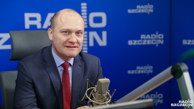 Spalarnia sprzedaje prąd czy też do tego się szykuje - To wchodzenie w skomplikowane techniczne szczegóły - odpowiada prezydent Szczecina. A wszystko jest na dobrej drodze aby Zakład Unieszkodliwiania Odpadów otrzymał koncesję na sprzedaż energii - mówił Piotr Krzystek w Rozmowie pod krawatem.