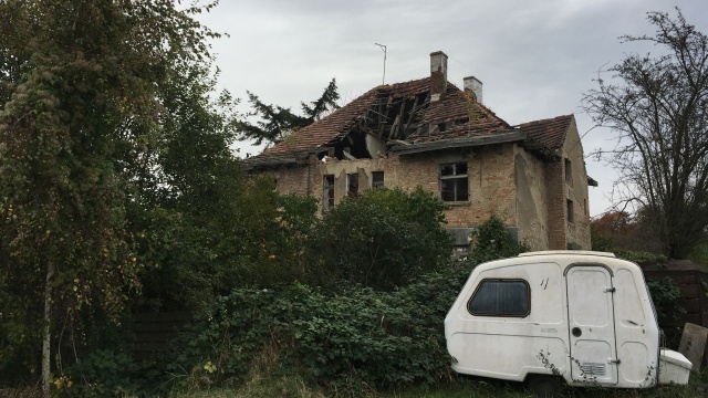 Zakład Usług Komunalnych rozbierze 100-letnią willę w pobliżu Cmentarza Centralnego. Budynek był w opłakanym stanie, co widzieli wszyscy wchodzący na teren nekropolii od ulicy Mieszka I. Nie miał okien, a część dachu się zawaliła.