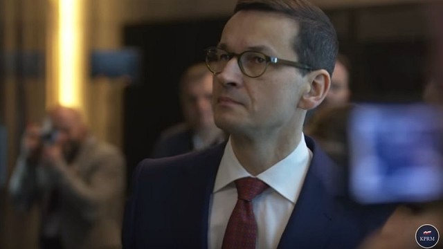 Polska znalazła się pod okupacją niemiecką i sowiecką, a prawie każda polska rodzina kogoś straciła - mówi premier Mateusz Morawiecki w filmie opublikowanym na stronie Kancelarii Premiera.