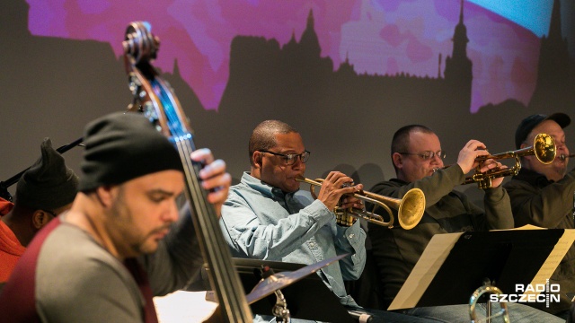 Jest jedyna i bezcenna: trąbka Wyntona Marsalisa. Artysta w poniedziałek zagra na niej swój program Swing Is The Thing w studiu koncertowym Radia Szczecin. Marsalisowi towarzyszyć będzie Jazz At Lincoln Center Orchestra.