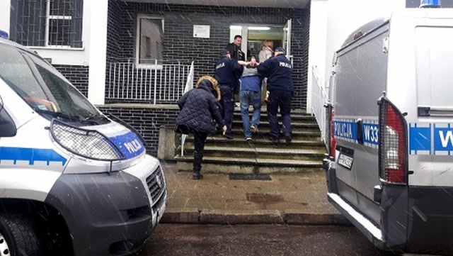 Sprawców pobicia zatrzymali policjanci z Kamienia Pomorskiego. Dwaj mężczyźni napadli i skatowali 23-latka w ubiegłym tygodniu. Poszkodowany trafił do szpitala.
