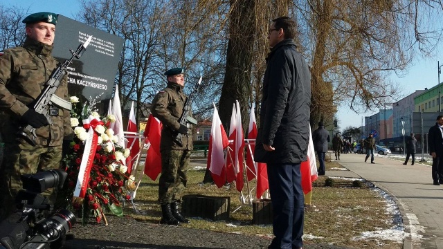 Nie ma żadnych problemów w kontaktach polsko-amerykańskich - zapewnił w Piszu Mateusz Morawiecki.