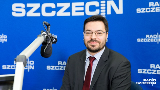 Zadośćuczynienie w ramach ustawy reprywatyzacyjnej powinno być przekazywane częściowo i w nieruchomościach zamiennych np. rolnych Skarbu Państwa. Wtedy nie będą obciążały obecnego budżetu. Tak mówił w Rozmowach pod krawatem wicemarszałek Sejmu i poseł Kukiz03915 Stanisław Tyszka.