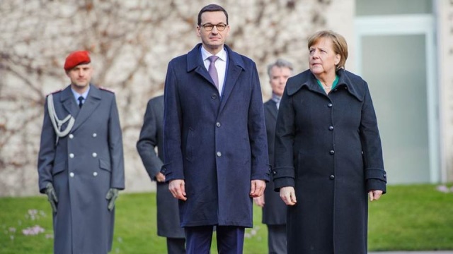 W Berlinie zakończyło się spotkanie Angeli Merkel z Mateuszem Morawieckim. Politycy przez ponad godzinę rozmawiali między innymi o gospodarce, obronności, wspólnej historii i kwestii polskiej mniejszości w Niemczech.