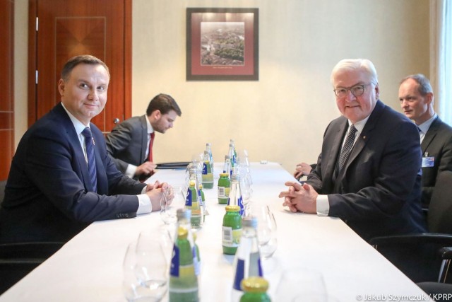 Andrzej Duda po rozmowach z prezydentem Niemiec - zgodni w kwestii reparacji. Do spotkania polityków doszło na Litwie, podczas obchodów 100-lecia odzyskania niepodległości przez ten kraj.