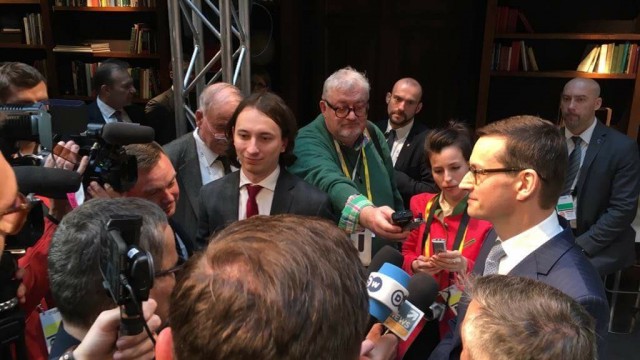 Premier Mateusz Morawiecki powiedział, że w Polsce nie będzie kar za mówienie o tym, że podczas II wojny światowej byli polscy sprawcy. Podkreślił jednak, że nie było polskich obozów śmierci i to właśnie przeciwko temu określeniu wymierzona jest nowelizacja ustawy o IPN-ie.