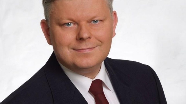 Szef gabinetu politycznego premiera Marek Suski powiedział, że Polska musi bronić prawdy historycznej, ale też swojej wrażliwości w sprawie Holokaustu i tragicznych wydarzeń z czasów II wojny światowej.