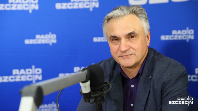Teatr lalek ma przede wszystkim edukować małych widzów. To jego najważniejsza rola - tak mówił w Rozmowach pod krawatem Zbigniew Niecikowski, dyrektor Teatru Lalek Pleciuga w Szczecinie.