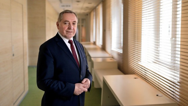 Minister środowiska Henryk Kowalczyk spotka się w środę w Brukseli z komisarzem odpowiedzialnym za środowisko, Karmenu Vellą. Wśród tematów rozmów mają znaleźć się sporne kwestie, w tym między innymi sytuacja w Puszczy Białowieskiej.