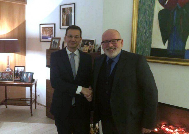 Premier Mateusz Morawiecki weźmie w piątek udział w nieformalnym unijnym szczycie w Brukseli. Wstępem do tych rozmów - poświęconych między innymi budżetowi Wspólnoty po 2020 roku, już po Brexicie, były spotkania polskiego premiera z kilkunastoma unijnymi przywódcami, a także z wiceszefem Komisji Europejskiej Fransem Timmermansem.
