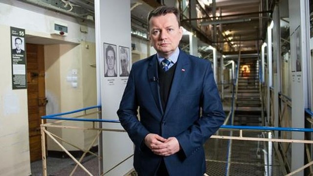 Na dziedzińcu warszawskiego Muzeum Wojska Polskiego uhonorowano Żołnierzy Wyklętych. Minister obrony wręczył kombatantom podziemia antykomunistycznego nominacje na wyższe stopnie wojskowe i medale.