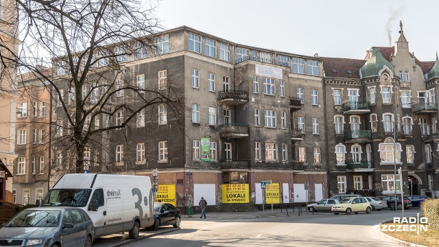 Kiedyś było to popularne miejsce spotkań, a od kilkunastu lat przechodniów straszą puste witryny. Jest jednak szansa, że to się niedługo zmieni.