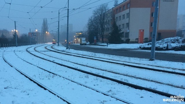 Opady śniegu i deszczu. Utrudnienia na drogach w mieście i regionie