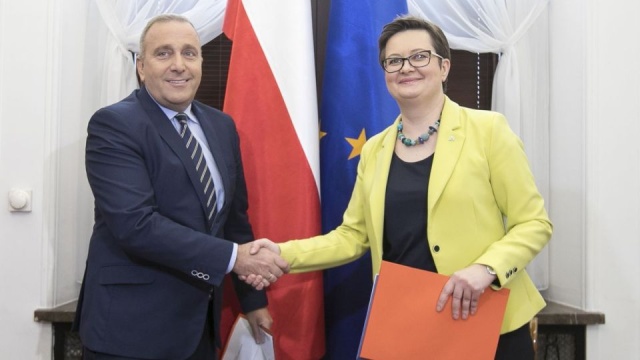 Liderzy PO i Nowoczesnej, Grzegorz Schetyna i Katarzyna Lubnauer podpisali list intencyjny w sprawie wspólnego startu w wyborach do sejmików województw. Poinformowali o tym w Sejmie.