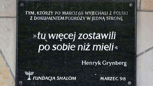 50 lat temu rozpoczął się studencki bunt przeciwko komunistycznym władzom. 8 marca 1968 roku, na dziedzińcu Uniwersytetu Warszawskiego odbył się wiec protestacyjny w związku ze zdjęciem przez władze komunistyczne wystawianych w Teatrze Narodowym Dziadów w inscenizacji Kazimierza Dejmka oraz relegowaniem z uczelni Adama Michnika i Henryka Szlajfera.