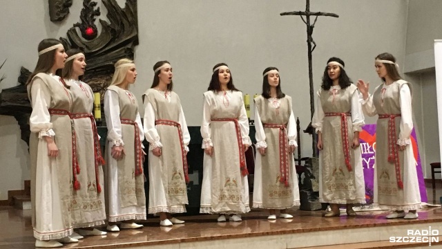 Przyjechali do Szczecina z całej Polski, a łączy ich śpiew. Prawie 20 chórów bierze udział w przesłuchaniach 5. Międzynarodowego Festiwalu Muzyki Pasyjnej, które odbywają się w kościele Miłosierdzia Bożego w Szczecinie.