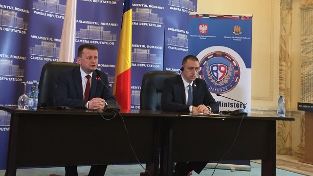 Jesteśmy na dobrej drodze, by doprowadzić do bardzo ścisłej współpracy wszystkich sił NATO na wschodniej flance - powiedział minister obrony narodowej Mariusz Błaszczak, który przebywa w Bukareszcie na spotkaniu dziewięciu ministrów obrony krajów wschodniej flanki Sojuszu.
