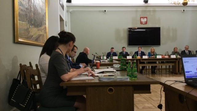 Sejmowa Komisja ds. Amber Gold zakończyła przesłuchanie byłego dyrektora gdańskiej delegatury ABW Adama Gruszki. Stwierdził między innymi, że o spółce należącej do Marcina P. po raz pierwszy usłyszał jesienią 2011 roku.