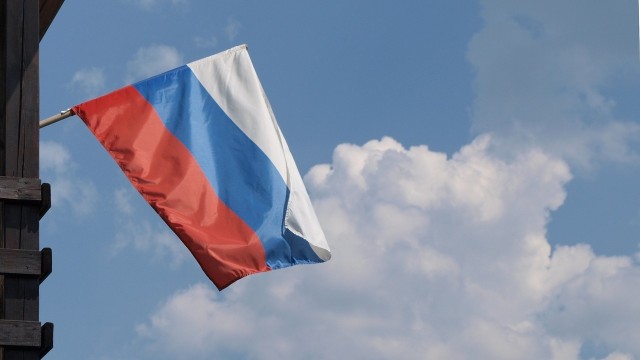 W niedzielę w Rosji trwają wybory prezydenckie. Według części lokalnych i zagranicznych obserwatorów, wynik głosowania został zniekształcony już na etapie kampanii wyborczej. O najwyższy urząd w państwie ubiega się ośmioro kandydatów, w tym obecny prezydent Władimir Putin.