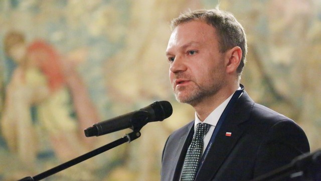 Nikt nie powinien donosić na własny kraj, a wewnętrzne spory powinny być rozwiązywane w Polsce - mówił w Rozmowach pod krawatem senator Prawa i Sprawiedliwości Artur Warzocha. To komentarz do wyjazdu 25 polskich sędziów i adwokatów do Parlamentu Europejskiego w Brukseli.