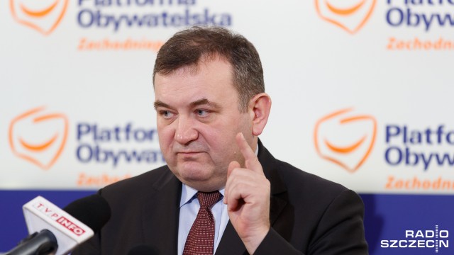 Głosowanie w sprawie Stanisława Gawłowskiego przełożono na wniosek polityków Platformy Obywatelskiej - poinformowała na Twitterze wicemarszałek Sejmu z PiS-u. Beata Mazurek podkreśliła, że taka była prośba opozycji z uwagi na zbliżające się święta, do czego przychylił się Konwent Seniorów.