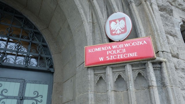 Policjanci użyli paralizatora, mężczyzna nie żyje - to finał czwartkowej interwencji w podszczecińskim Przecławiu. O sprawie - i wszczętej kontroli - informuje Ministerstwo Spraw Wewnętrznych i Administracji.