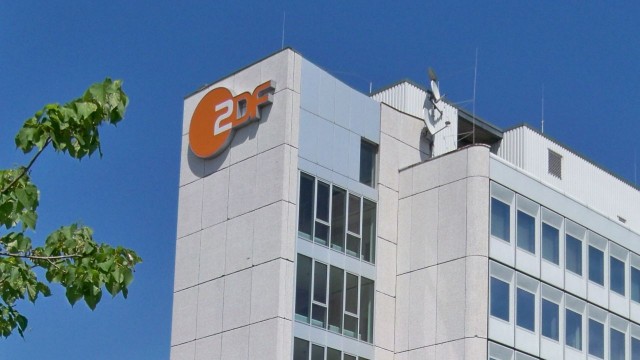 ZDF korzysta ze wszystkich możliwości prawnych i walczy do końca, by nie przeprosić za kłamliwy zwrot - mówił w Rozmowie pod krawatem mecenas Stefan Hambura.