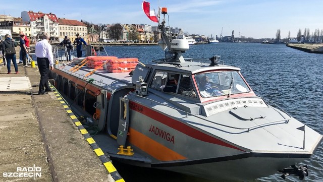 Wodolot Jadwiga wyruszył w swoją pierwszą podróż ze Szczecina do Świnoujścia. Latający statek zrzucił cumy przy Nabrzeżu Pasażerskim kilka minut po godzinie 11.