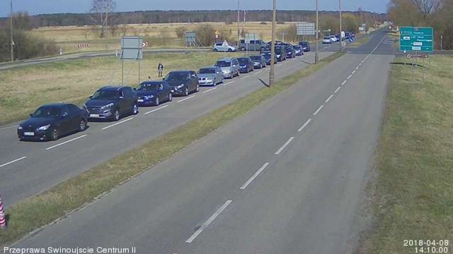 W związku z wyjazdami na spacery i za miasto pojawiły się utrudnienia na drogach.