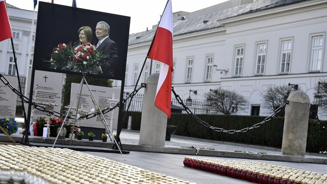Z Placu Zamkowego wyruszył 7. Marsz z Portretami Ofiar w ramach obchodów 8. rocznicy katastrofy smoleńskiej.