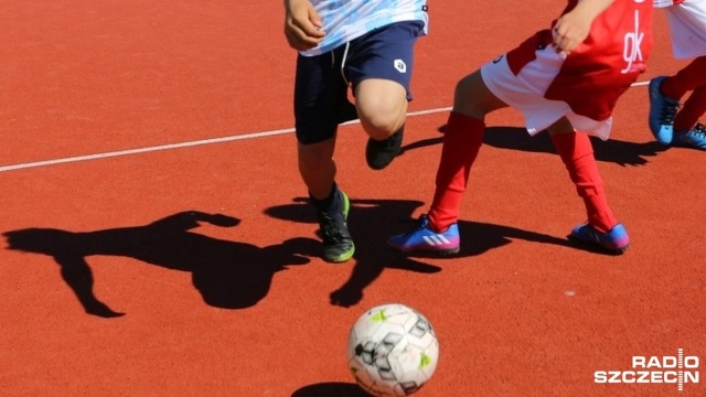 Ponad sto drużyn ze wszystkich powiatów naszego regionu weźmie udział w rozpoczynającym się w środę wojewódzkim finale turnieju Z Podwórka na Stadion. Mecze w trzech różnych kategoriach wiekowych rozgrywane będą przez trzy dni na obiektach Ośrodka Sportu i Rekreacji w Szczecinku.