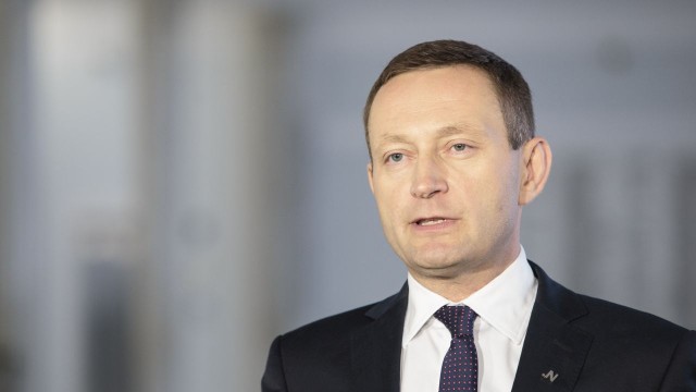 Polskie państwo bardzo nas zawiodło w wyjaśnianiu przyczyn tragedii w Smoleńsku - stwierdził w czwartek w Rozmowie pod krawatem Paweł Rabiej z.Nowoczesnej.