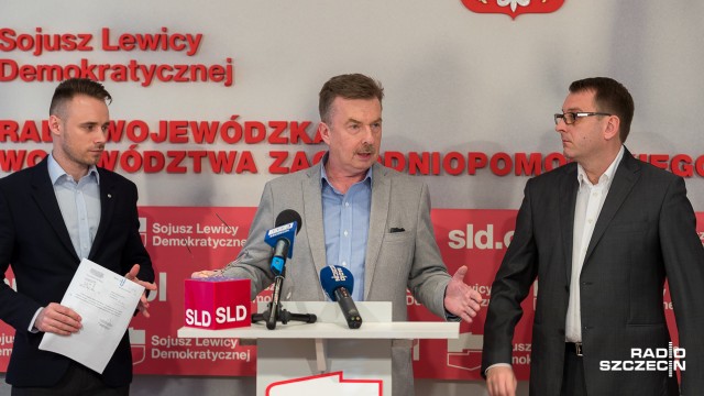 Przez nieodpowiedzialne działanie dyrekcji Zamku Książąt Pomorskich wyjaśnienie przyczyn katastrofy budowlanej zabytku opóźniło się - mówili w czwartek politycy Sojuszu Lewicy Demokratycznej. Szef SLD na Pomorzu Zachodnim Dariusz Wieczorek przedstawił dokumenty, z których wnika, że Inspektor Nadzoru Budowlanego już w maju ubiegłego roku zlecił, na koszt Zamku, by sprawą zajął się Zachodniopomorski Uniwersytet Technologiczny. Tak się jednak nie stało.