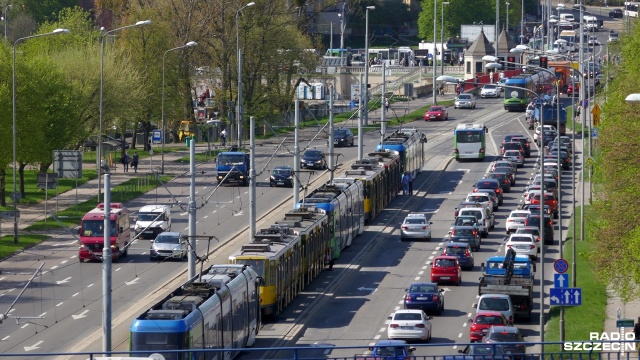 Ogromne korki na ulicy Energetyków w Szczecinie. Ich przyczyną jest pęknięcie szyny torowiska tramwajowego na Moście Długim.