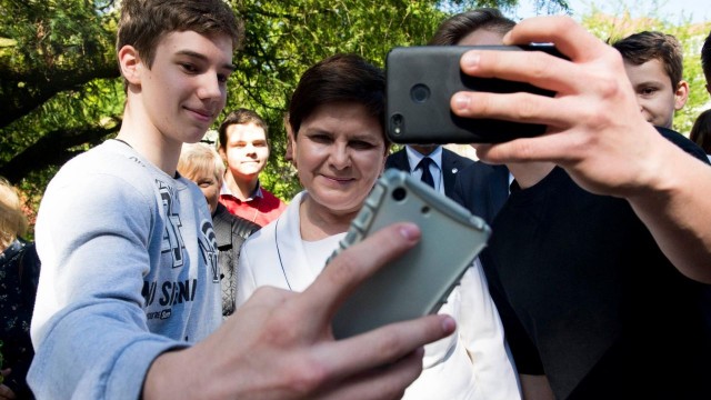 Na terenie całego kraju trwa cykl spotkań Polska jest jedna z udziałem przedstawicieli rządu i parlamentarzystów PiS. Według oficjalnych zapowiedzi politycy mają przedstawiać osiągnięcia i plany rządu i rozmawiać z mieszkańcami.