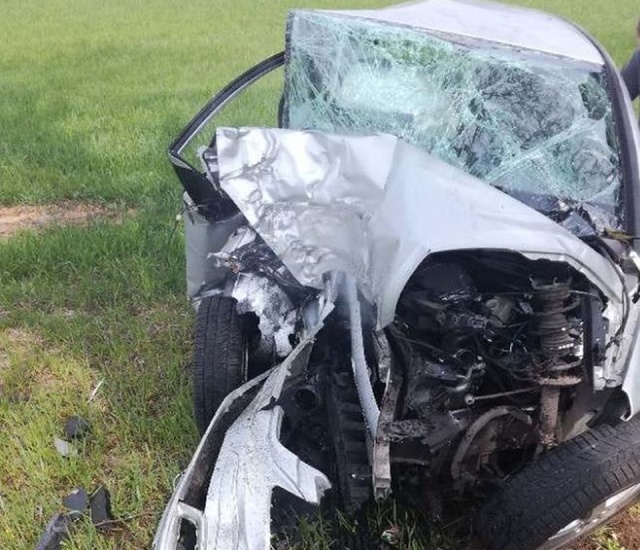 Kierowca samochodu osobowego nie zapanował nad kierownicą, zjechał z jezdni i uderzył w drzewo. Zginął na miejscu.