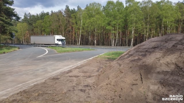 Coraz większy ruch samochodów jest na drogach prowadzących w kierunku nadmorskich miejscowości. W piątek po południu kierowcy utkną w korkach już przed remontowanym odcinkiem autostrady A6.
