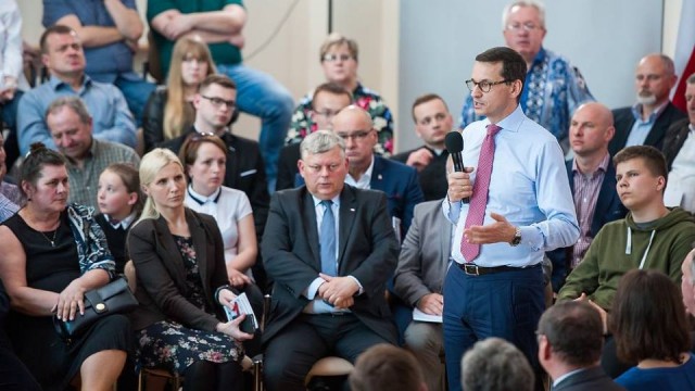 Premier Mateusz Morawiecki podczas spotkania z mieszkańcami Pelplina mówił o dokonaniach i propozycjach rządu Prawa i Sprawiedliwości na dalszą część kadencji. Wśród poruszanych tematów znalazły się miedzy innymi kwestie związane z publiczną służbą zdrowia.