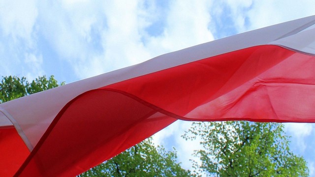 Z okazji Dnia Flagi Rzeczypospolitej Polskiej, na dziedzińcu Ministerstwa Kultury i Dziedzictwa Narodowego, w Warszawie można odwiedzić rodzinny piknik, zorganizowany w ramach akcji barwy wspólne.