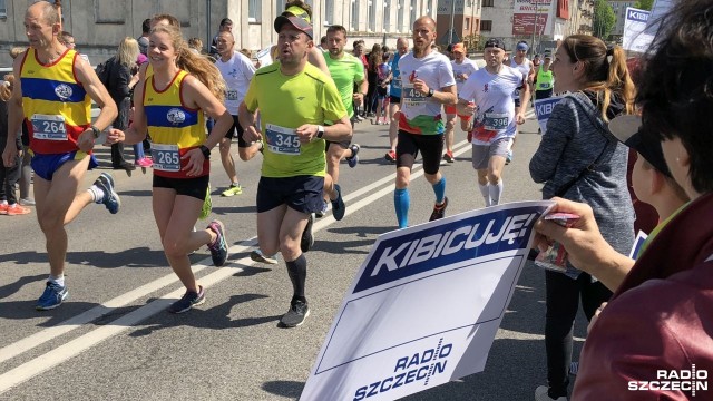 Biegacze wystartują w na dwóch dystansach - półmaratonu oraz 10 kilometrów.