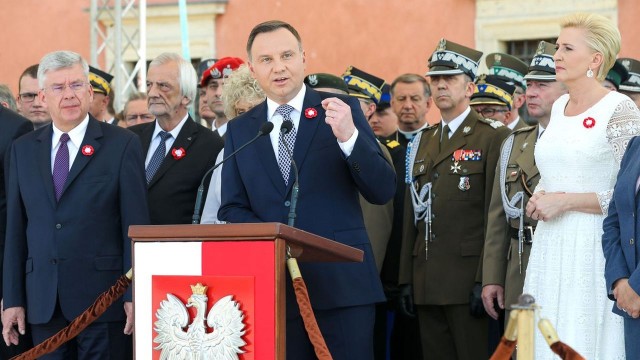 Prezydent Andrzej Duda zapowiedział złożenie do Senatu wniosku, aby referendum konsultacyjne w sprawie zmiany konstytucji odbyło się 10 i 11 listopada.